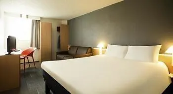 **  B&B HOTEL Orly Chevilly Marché International Francia